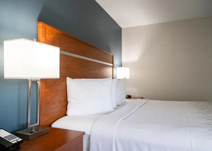 Twin Mountain Inn & Suites